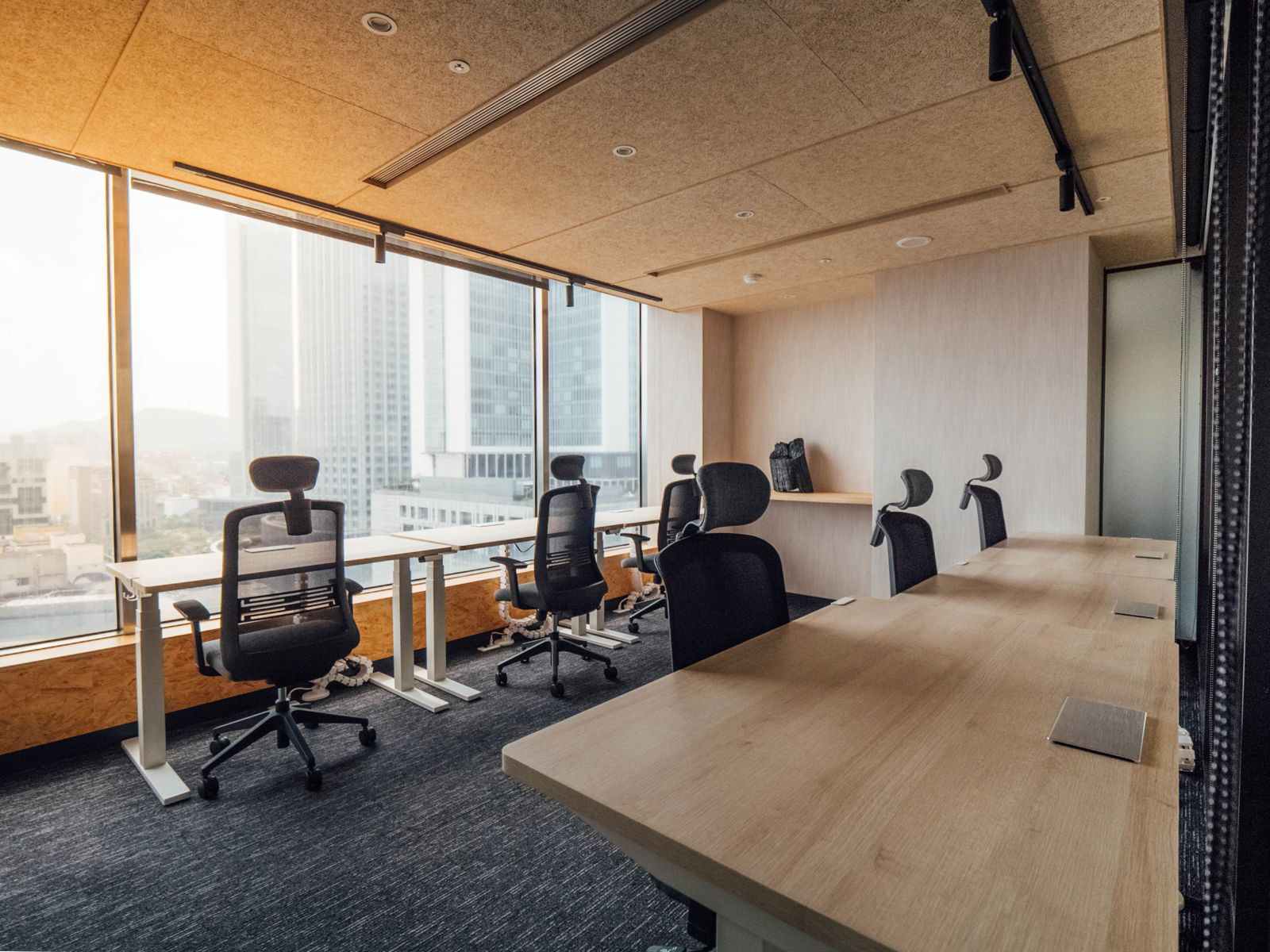 隔間辦公室環境照